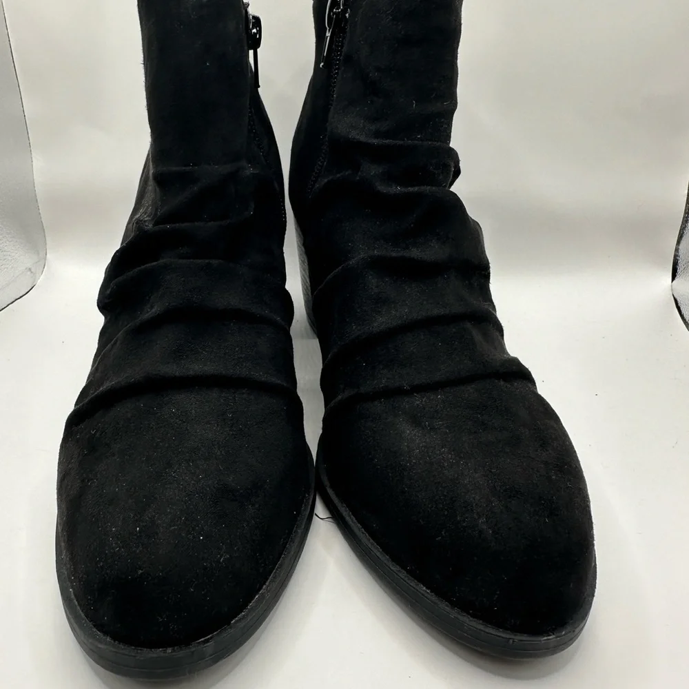 Arizona Black Laser Cut Out Chunk Heel‎ Ankle Boot Booties Size 9